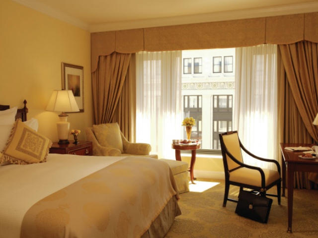 Deluxe Club Level Guest Room